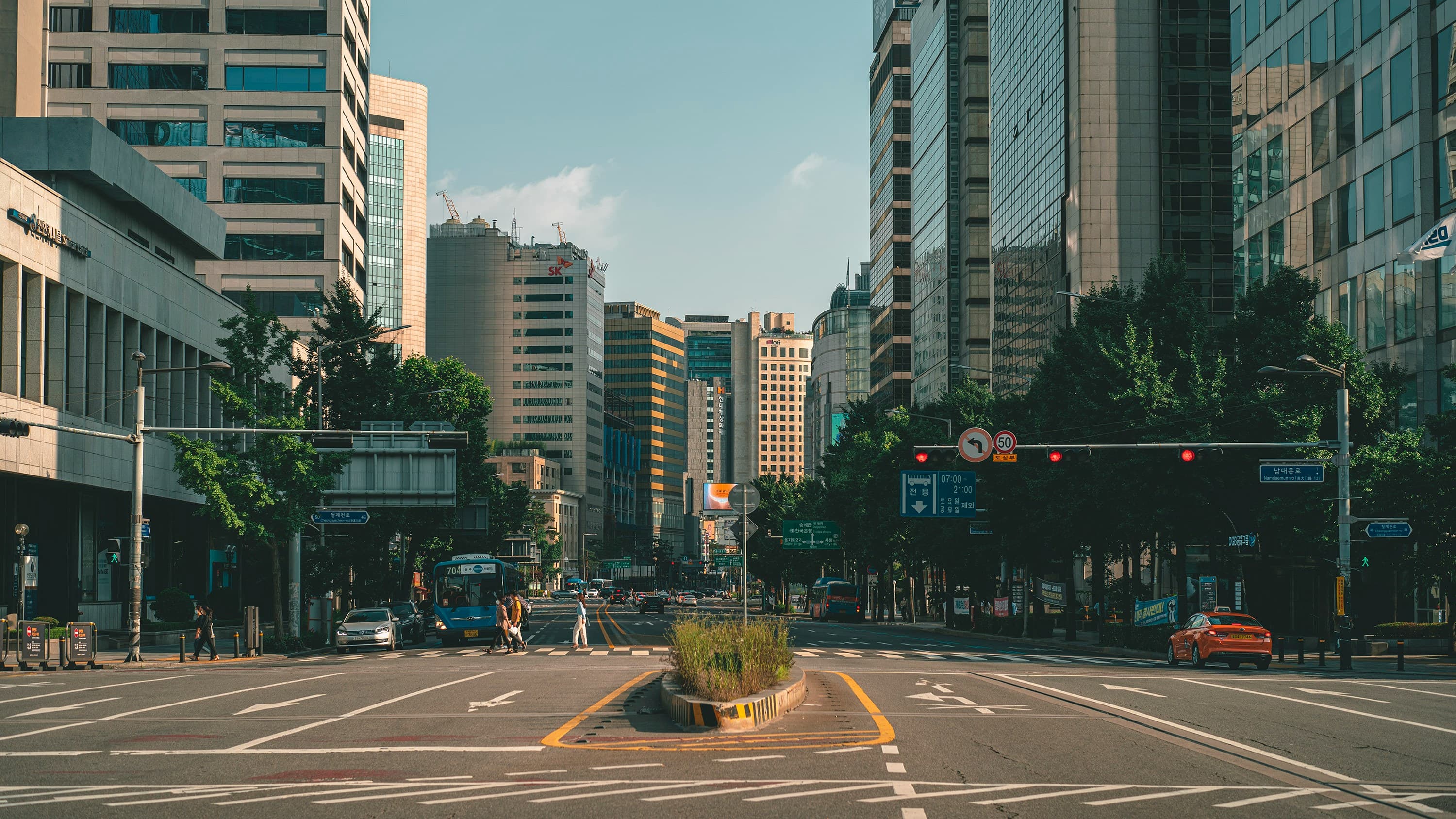 Travelers experiencing Korea